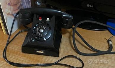 Telefono a disco in bachelite prodotto da Ericsson