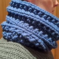 Scaldacollo in lana blu