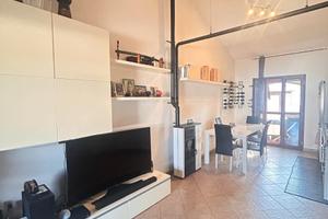 Luminoso trilocale con posto auto e due verande