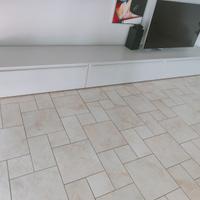 tavolo con sedie e 3 componenti soggiorno