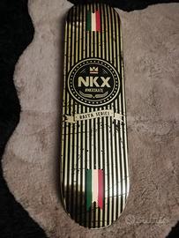 tavola skate mai usata marca nkx tg 7.75