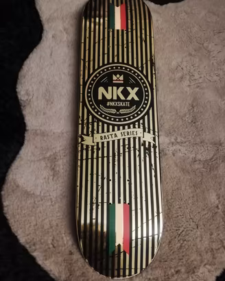 tavola skate mai usata marca nkx tg 7.75