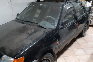 Ford Fiesta Ghia 1.1 nera