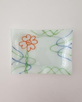 Vassoio in vetro con decorazione floreale