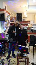 Cantante pianobar karaoke per ristoranti bar ecc