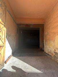 Deposito al piano terra con accesso carrabile