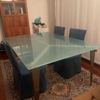tavolo in cristallo e acciaio 