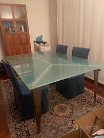 tavolo in cristallo e acciaio 