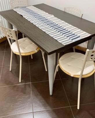 Tavolo legno rovere con gambe in acciaio + 4 sedie