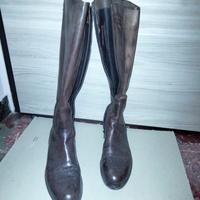 Stivali da donna in pelle marrone