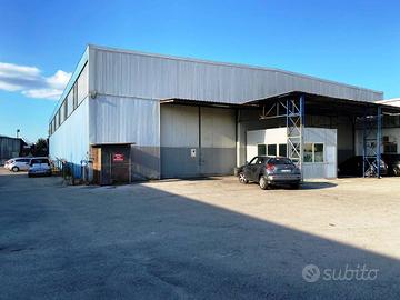 Immobile di 1200 m² con 4 locali a Pomigliano d'Ar
