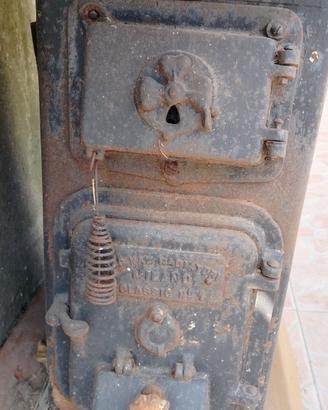 antico termosifone in ghisa