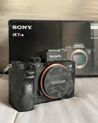 Sony A7Riii + 3 batterie + accessori