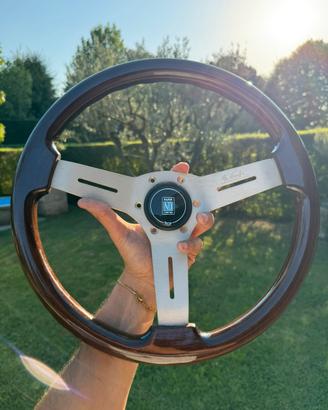 Volante in Legno Nardi Torino Classico con Clacson