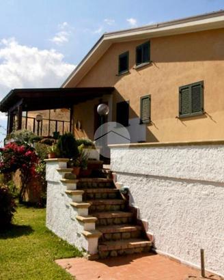 PORZIONE DI BIFAMILIARE A SANTA MARINA