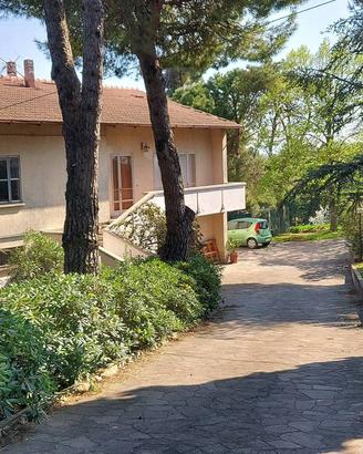 S.ANDREA IN VILLIS VILLA SINGOLA CON PARCO. Vista