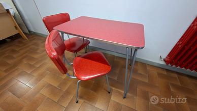 Tavolo e sedie vintage anni 60