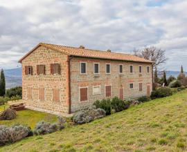 Ampio casale con una vista meravigliosa