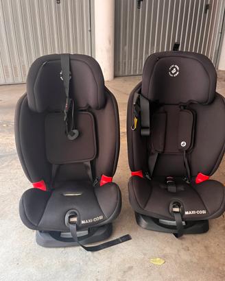 Seggiolino Maxi Cosi nero con isofix