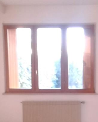 infissi in legno con scuretti e zanzariere 