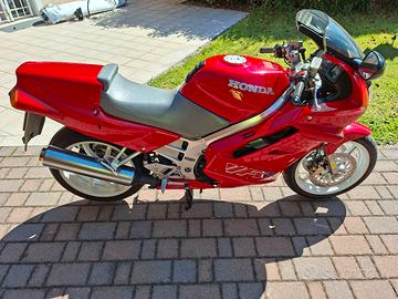 Honda VFR 750 F anno 1990  TARGA ASI ORO 