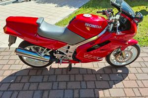 Honda VFR 750 F anno 1990  TARGA ASI ORO 