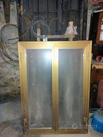 Finestre, porta, termosifone e cancello in ferro 