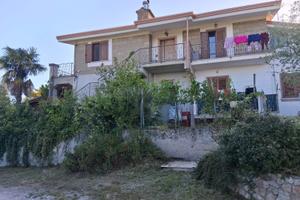 Villa indipendente doppia entrata