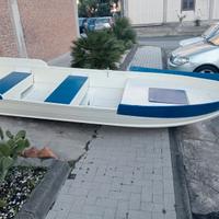 Barca a motore