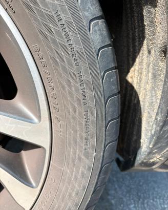 Quattro gomne invernali 235/50R18