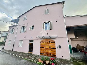 CASA INDIPENDENTE A PESCIA