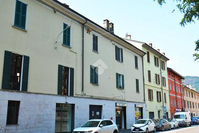 2 LOCALI A COMO