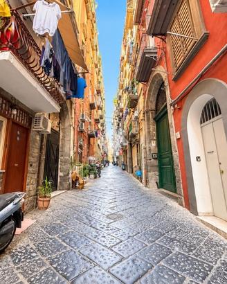 MONOLOCALE A NAPOLI