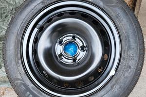 Ruote con pneumatici 205/60 R16 96H