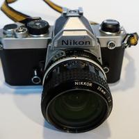 Corredo Nikon analogico unico proprietario