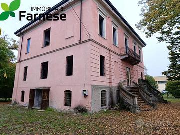 Villa di 1000 m² con più di 5 locali e posto auto 