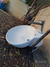 Lavandino in ceramica