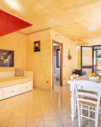 arredamento completo per villetta o app.8 posti 