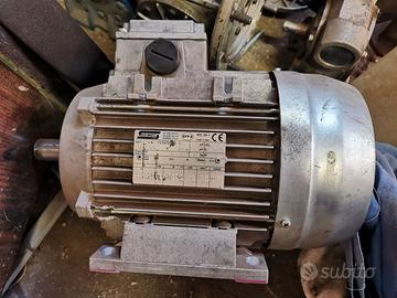 Motore elettrico trifase