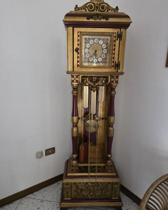 Orologio a pendolo da pavimento stile Impero – NON