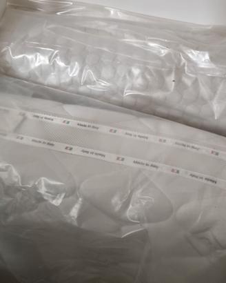 2 materassi singoli e due cuscini