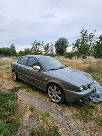 Jaguar X-Type 2.0 Turbo Diesel – Eleganza e Comfor