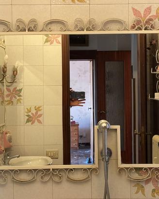 Specchi applique  e mensole bagno 
