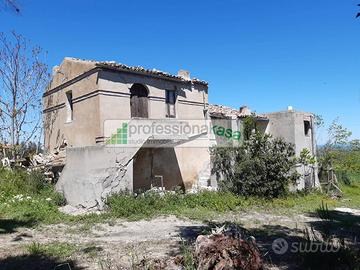 Casa con terreno - Montenero di Bisaccia