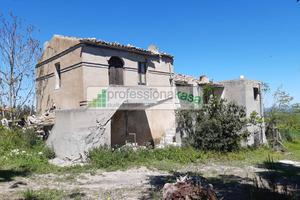 Casa con terreno - Montenero di Bisaccia