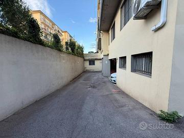 Box / Garage di 24 m² a Scandicci