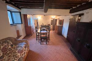 Rustico da ristrutturare nel borgo di Prata (GR)