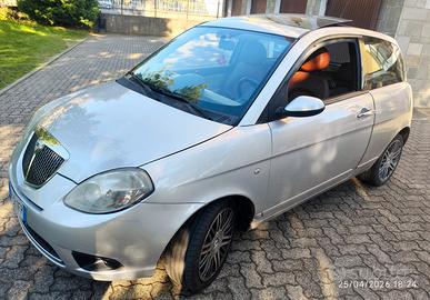 Lancia Y Ypsilon 1.4 16v Oro Giallo