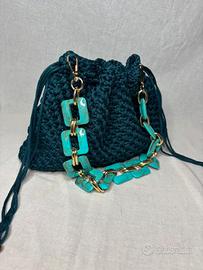 Borsa a sacchetto blu con manico uncinetto