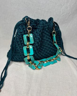 Borsa a sacchetto blu con manico uncinetto